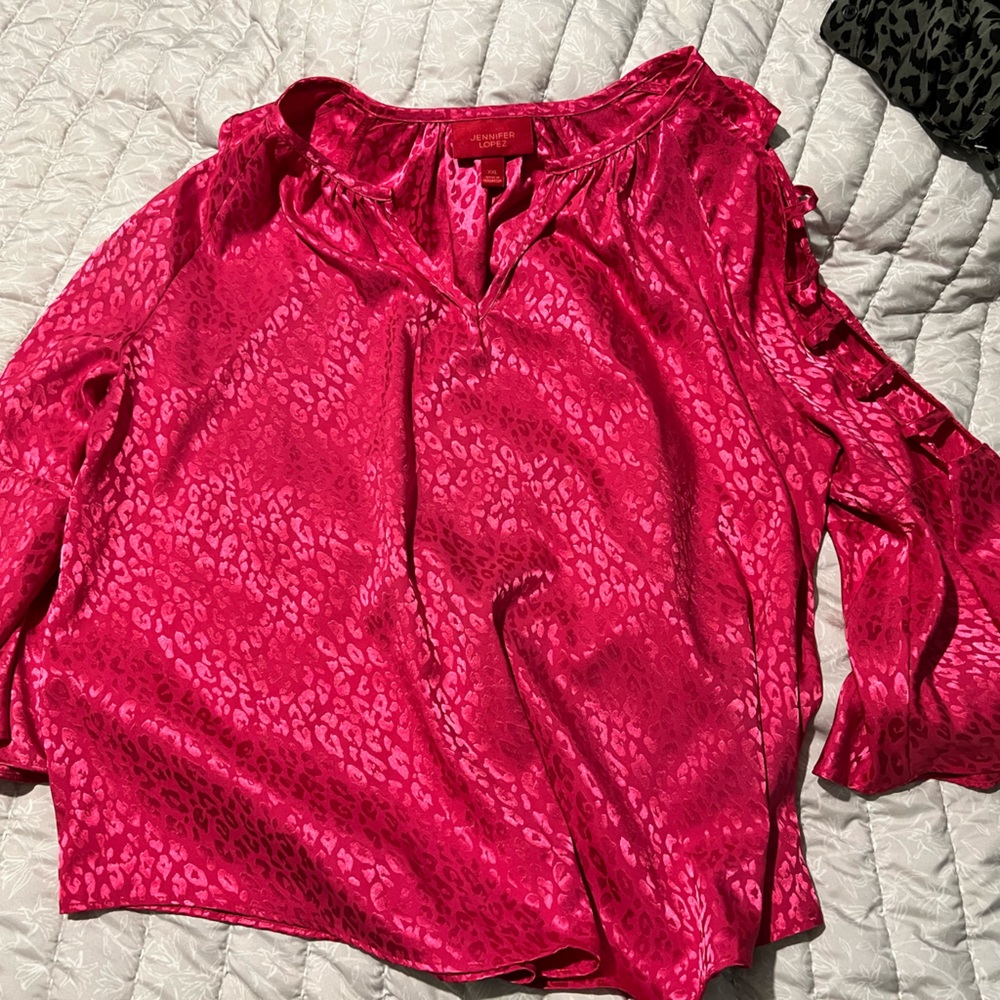 Woman’s XXL hot pink Jennifer Lopez blouse.